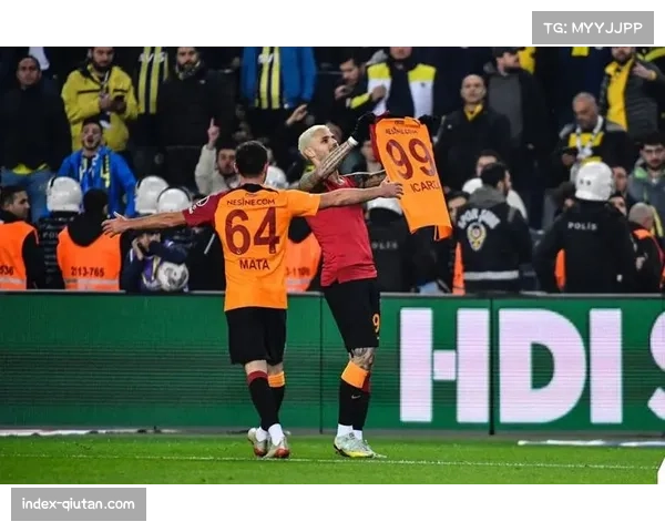 加拉塔萨雷队长谈更衣室氛围 称欧联杯目标一致